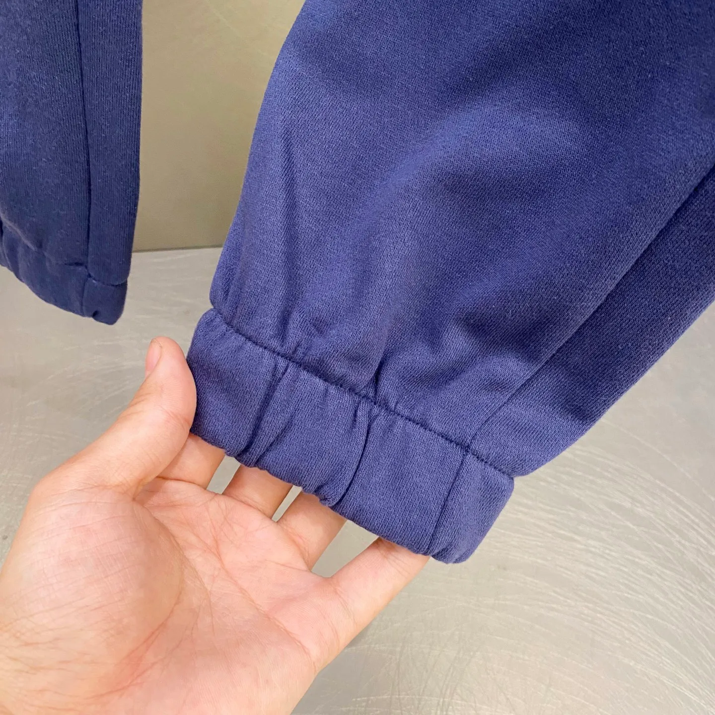 P260 Ralph Lauren/POLO 2025 spring classic embroidered terry solid color sweatpants.           The most high-end exclusive launch in the market! Hot sales online! Embroidered casual terry sweatpants! The upper body is extremely soft and comfortable! The texture, washability, and durability all have a high quality level! Perfect for the season! A cost-effective product that can be used by both men and women! Needless to say, the quality of these amazing pants can be easily worn by both young and old! The first choice for versatile pants for sports and fitness. Casual and everyday, the highlight is the three-dimensional logo embroidery. A simple brand that follows fashion trends. Purely manual measurement, there is an error of 1-2 cm Color: Black Navy Size: M-XXL M: Length 106 Waist 66 Hips 94 Foot 30 L: Length 107 Waist 69 Hips 98 Foot 32 Sleeves and hips: 104, Feet: 36